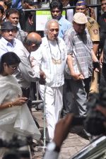 at Dara Singh funeral in Mumbai on 12th July 2012 (86).JPG